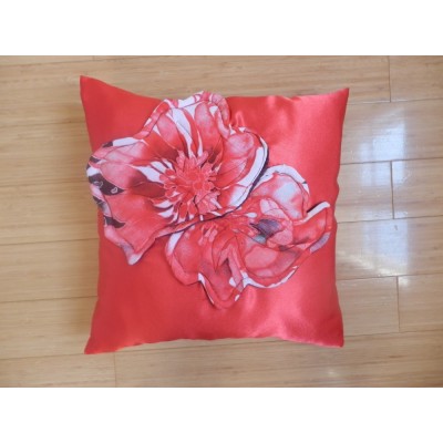 Ukrasni jastuk crveni saten sa 3D aplikacijom